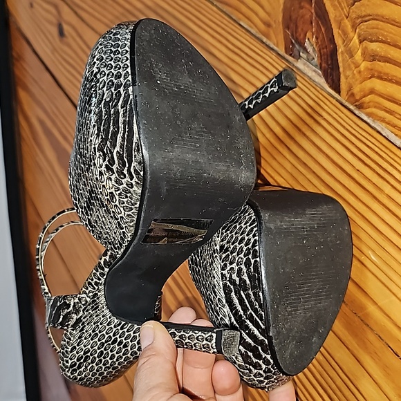 Women's Size 7, Peeptoe Platform Heel, Black & Gray Snakeskin - Picture 5 of 9